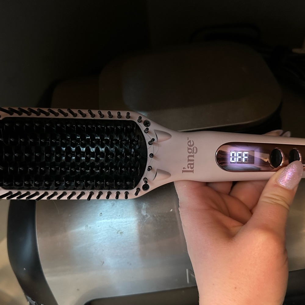 Lange hair straightening brush in blush